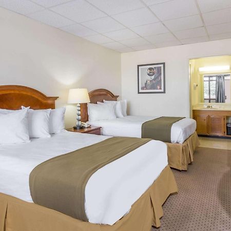 Days Inn By Wyndham Bedford Exterior foto