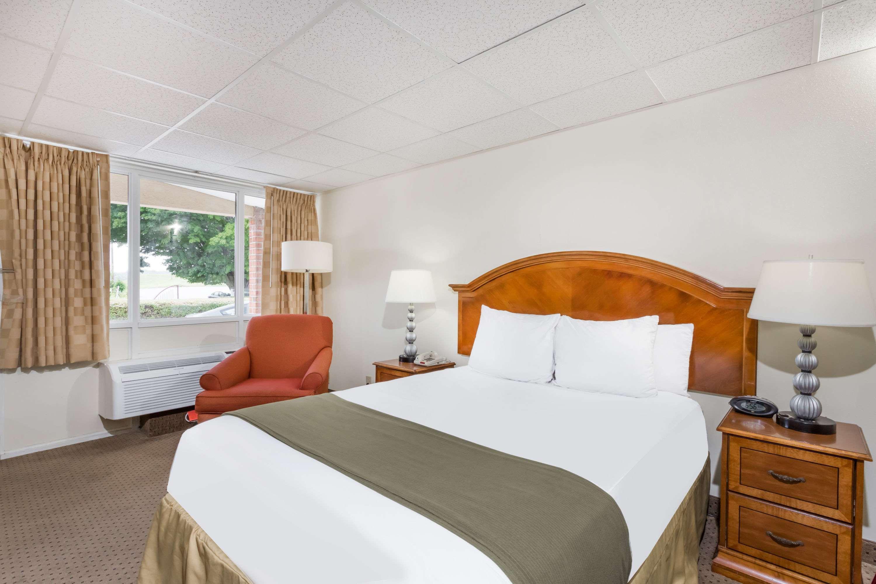 Days Inn By Wyndham Bedford Exterior foto