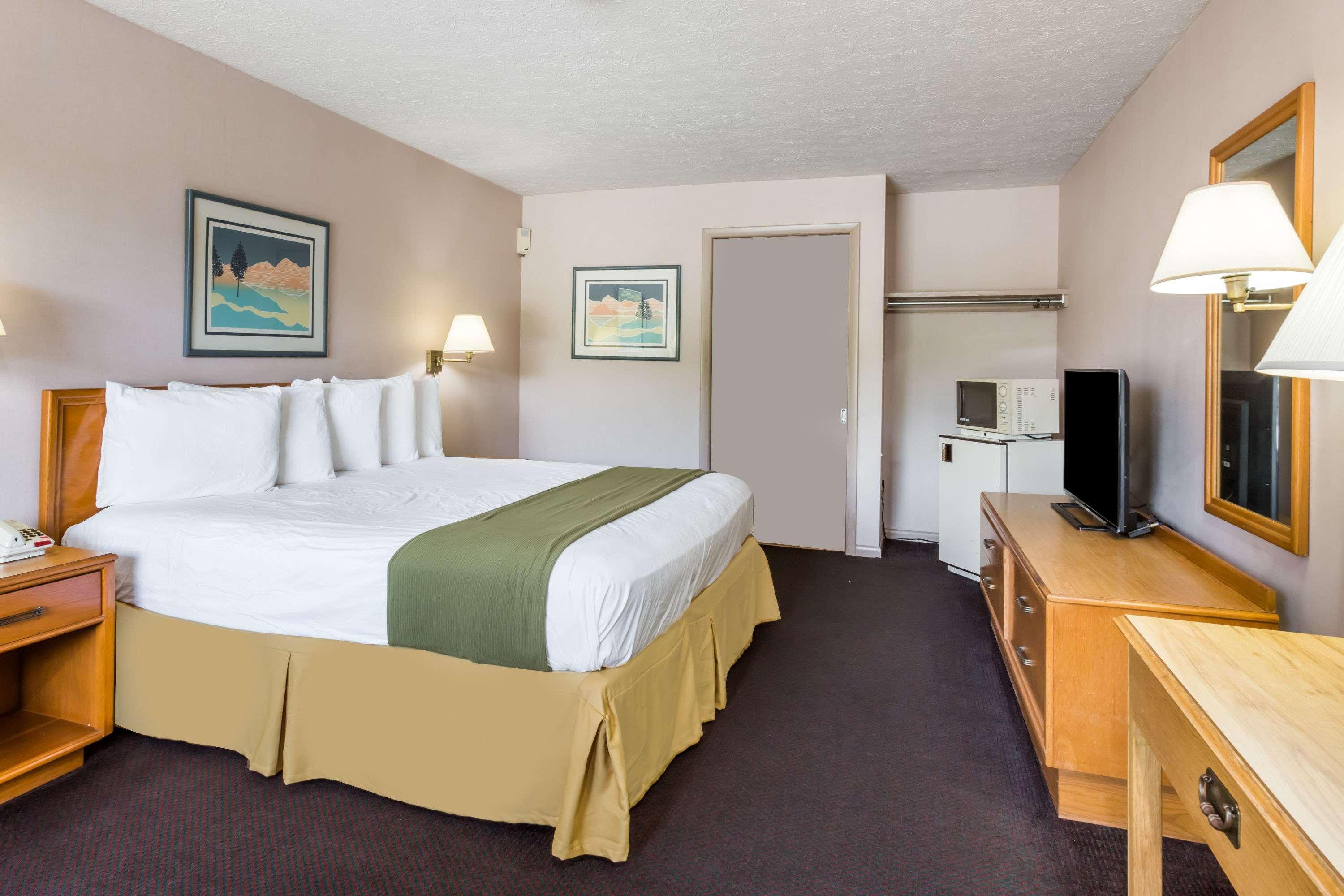 Days Inn By Wyndham Bedford Exterior foto